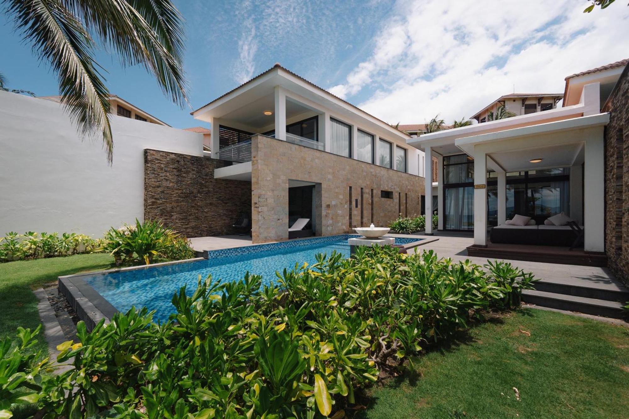 Four-Bedroom Villa Garden View Private Pool